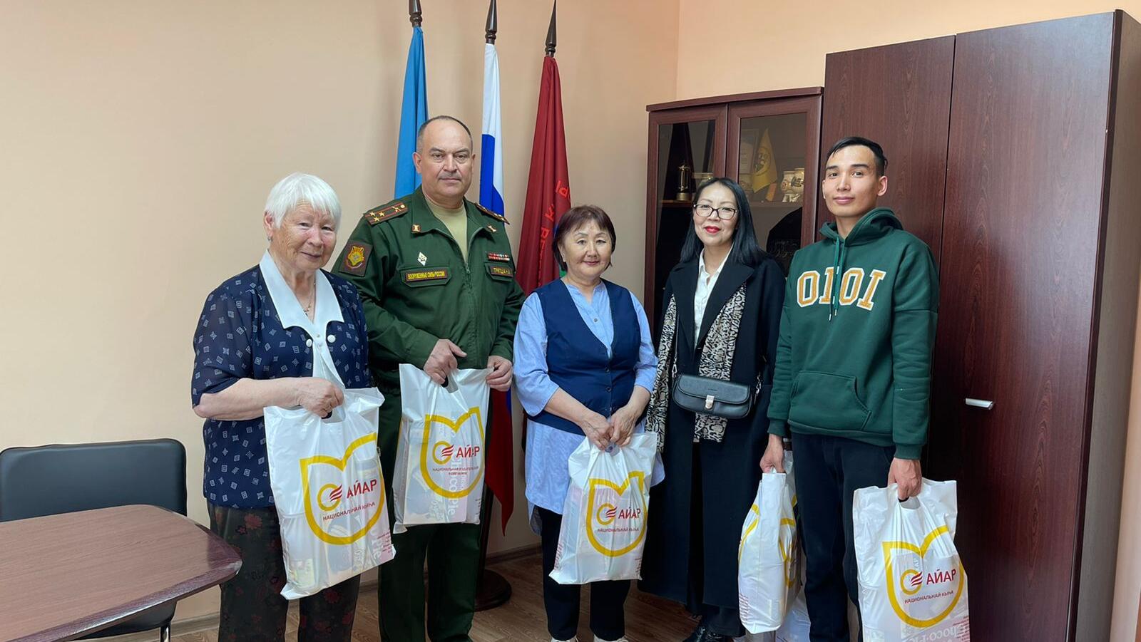 Продолжается вручение подарков ветеранам