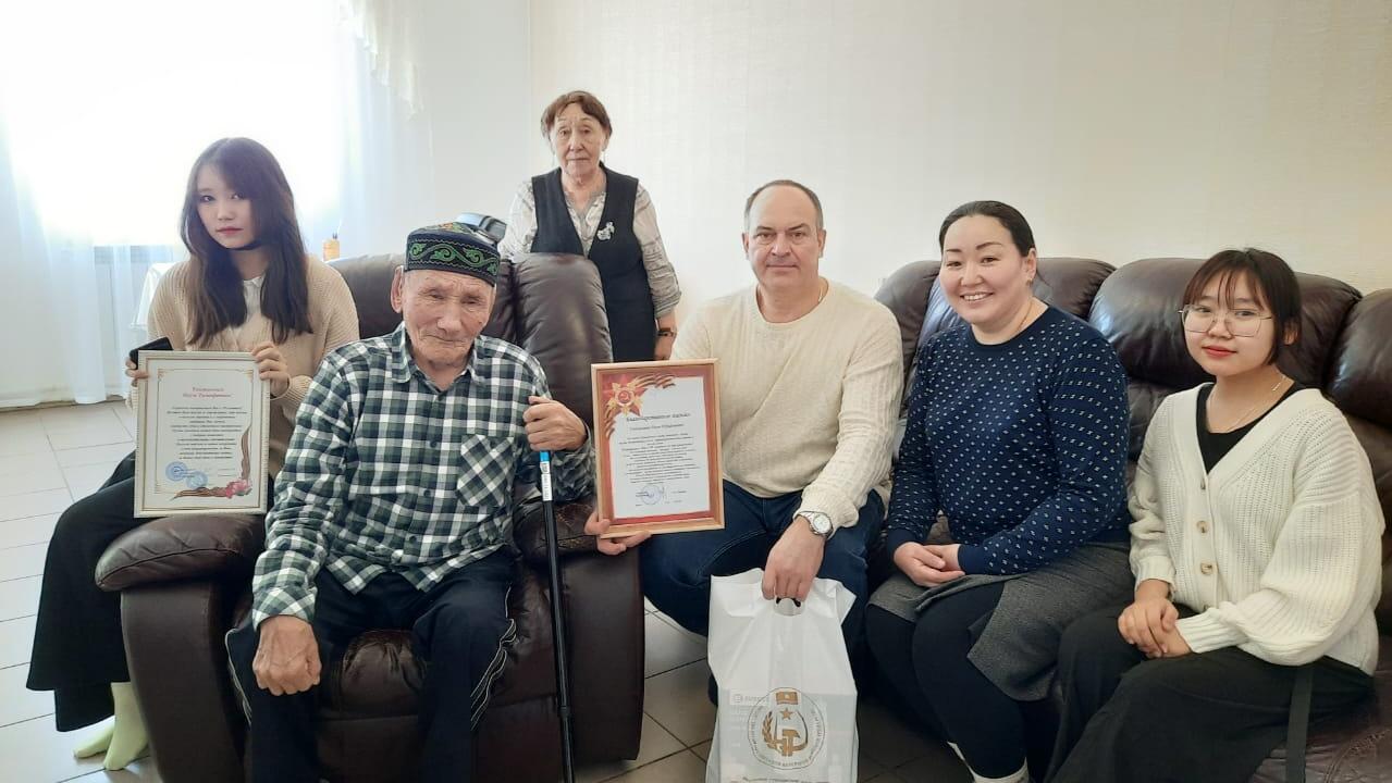 Поздравление с днем рождения участника Великой Отечественной войны, ветерана труда и спорта Наума Трифоновича Слепцова