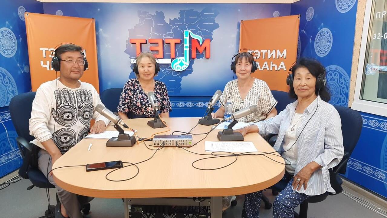 Участники республиканского летнего лагеря «Серебряные каникулы» на радиопередаче «Гость в студии»