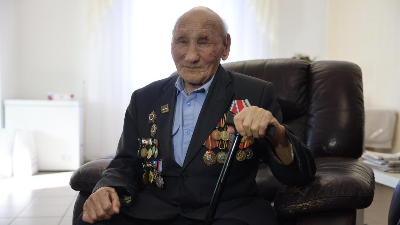 100 лет исполнилось ветерану войны, якутянину Науму Слепцову