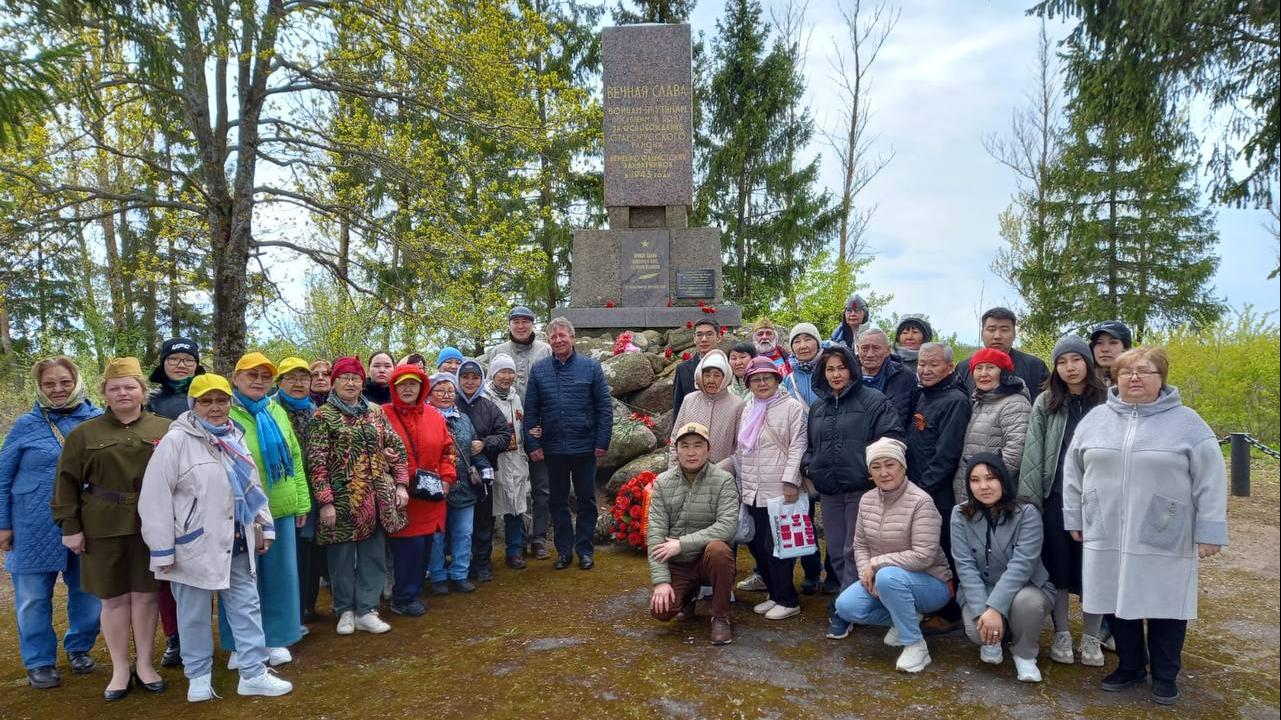 Ансамбль хомусистов «Ытыс ымыыта» ОО «Школа третьего возраста», в составе делегации Постоянного Представительства РС(Я) при Президенте РФ, посетили г. Великий Новгород и г. Старая Русса 